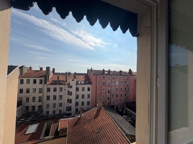 STUDIO A LOUER - LYON 2EME ARRONDISSEMENT Carnot-Charite - 35.11 m2 - 750 &euro; charges comprises par mois