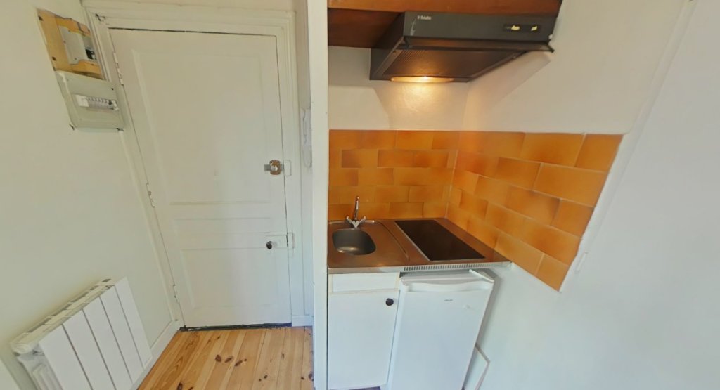 STUDIO A LOUER - LYON 2EME ARRONDISSEMENT La Bourse-Grenette - 18.75 m2 - 500 &euro; charges comprises par mois