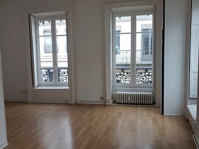 STUDIO A LOUER - LYON 2EME ARRONDISSEMENT La Bourse-Grenette - 32.75 m2 - 815€ charges comprises par mois