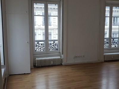 STUDIO A LOUER - LYON 2EME ARRONDISSEMENT La Bourse-Grenette - 32.75 m2 - 815€ charges comprises par mois