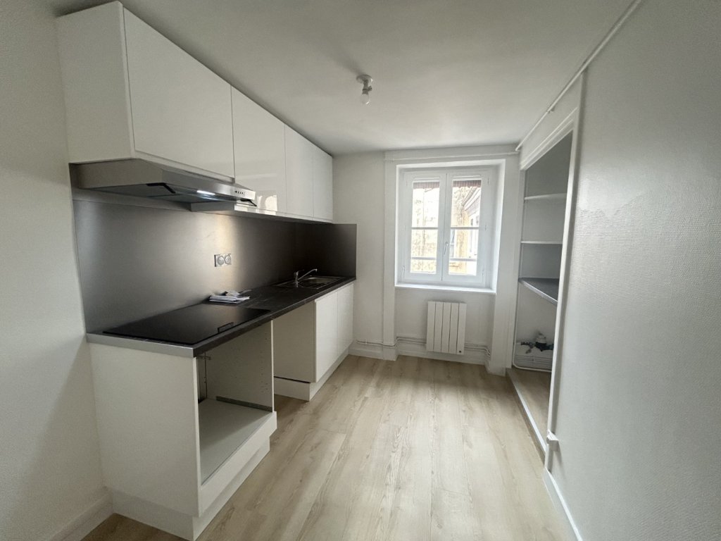 STUDIO A LOUER - LYON 2EME ARRONDISSEMENT Carnot-Charite - 43.96 m2 - 840�&euro; charges comprises par mois