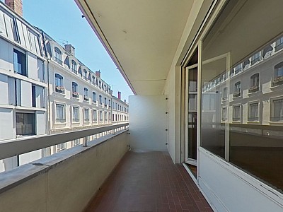 STUDIO A LOUER - LYON 2EME ARRONDISSEMENT Vaubecour-Mairie - 32.92 m2 - 765 € charges comprises par mois