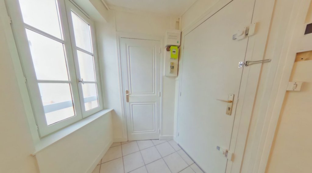 STUDIO A LOUER - LYON 2EME ARRONDISSEMENT Bellecour-Sala - 23.4 m2 - 608 &euro; charges comprises par mois