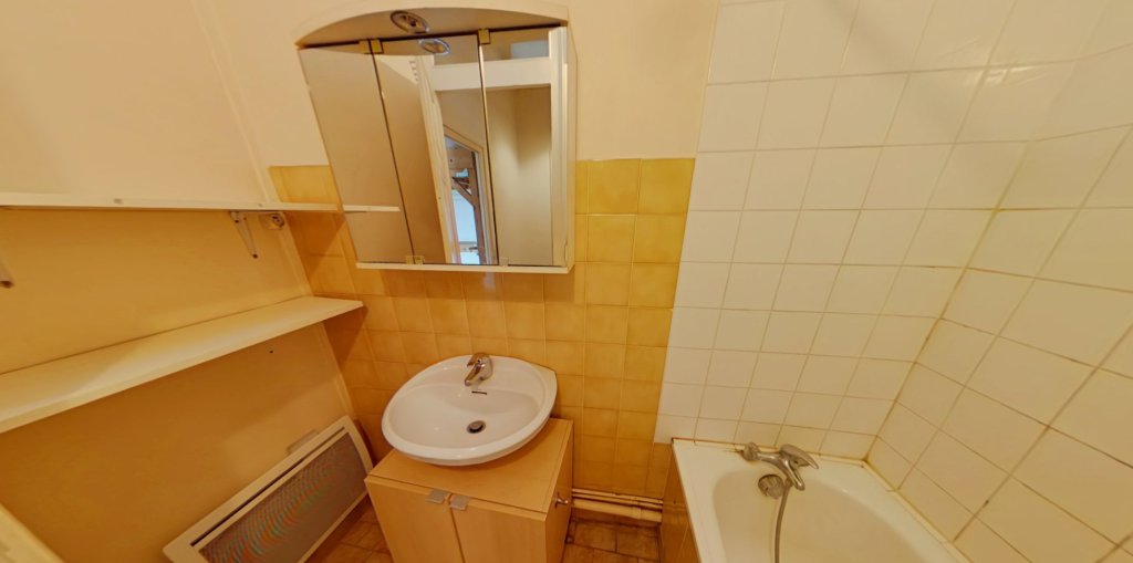 STUDIO A LOUER - LYON 2EME ARRONDISSEMENT Carnot-Charite - 37.19 m2 - 695 &euro; charges comprises par mois