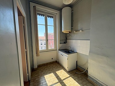 STUDIO A LOUER - LYON 2EME ARRONDISSEMENT Carnot-Charite - 37.19 m2 - 695 &euro; charges comprises par mois
