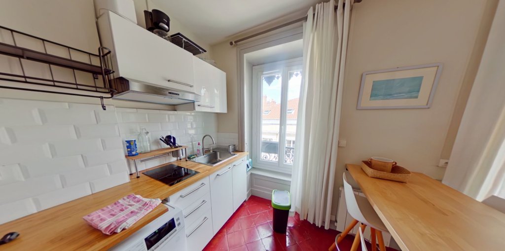 STUDIO A LOUER - LYON 2EME ARRONDISSEMENT La Bourse-Grenette - 37.79 m2 - 798 &euro; charges comprises par mois