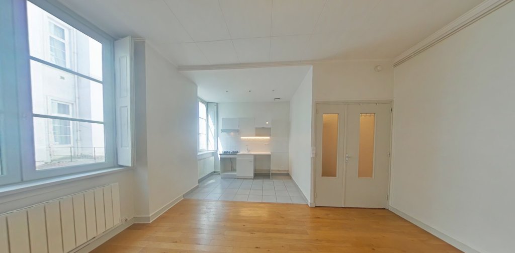 STUDIO A LOUER - LYON 2EME ARRONDISSEMENT Bellecour-a Gourjus - 44.19 m2 - 805 &euro; charges comprises par mois