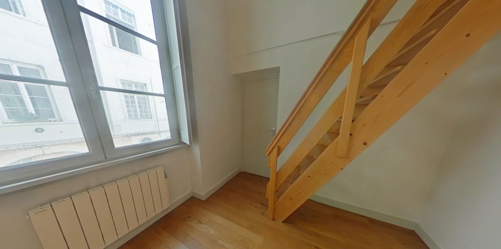 STUDIO A LOUER - LYON 2EME ARRONDISSEMENT Bellecour-a Gourjus - 44.19 m2 - 805 &euro; charges comprises par mois