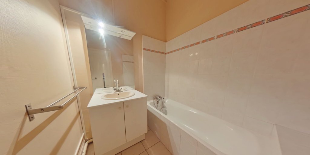 STUDIO A LOUER - LYON 2EME ARRONDISSEMENT Rambaud-Seguin - 42.81 m2 - 760 &euro; charges comprises par mois
