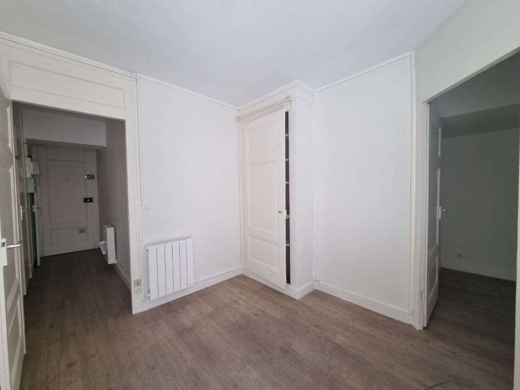STUDIO A LOUER - LYON 2EME ARRONDISSEMENT Gailleton-A. Comte - 22.13 m2 - 555 &euro; charges comprises par mois