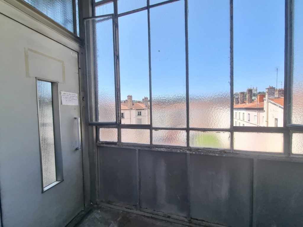 STUDIO A LOUER - LYON 2EME ARRONDISSEMENT Gailleton-A. Comte - 22.13 m2 - 555 &euro; charges comprises par mois