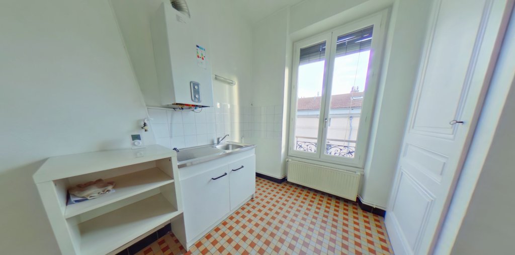STUDIO A LOUER - LYON 2EME ARRONDISSEMENT Vaubecour-Mairie - 51.09 m2 - 855 &euro; charges comprises par mois