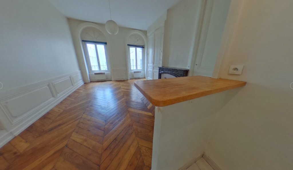 STUDIO A LOUER - LYON 3EME ARRONDISSEMENT Moncey - 27.35 m2 - 540 &euro; charges comprises par mois