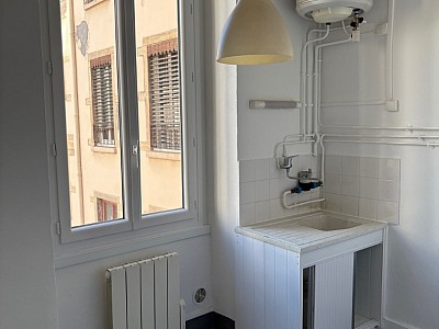 STUDIO A LOUER - LYON 3EME ARRONDISSEMENT Voltaire - 28.24 m2 - 575 &euro; charges comprises par mois