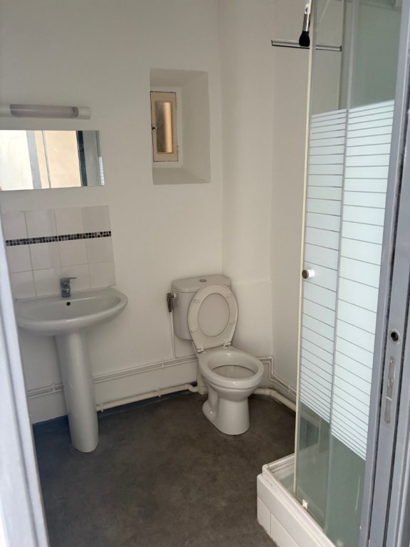 STUDIO A LOUER - LYON 3EME ARRONDISSEMENT Voltaire - 28.24 m2 - 575 &euro; charges comprises par mois