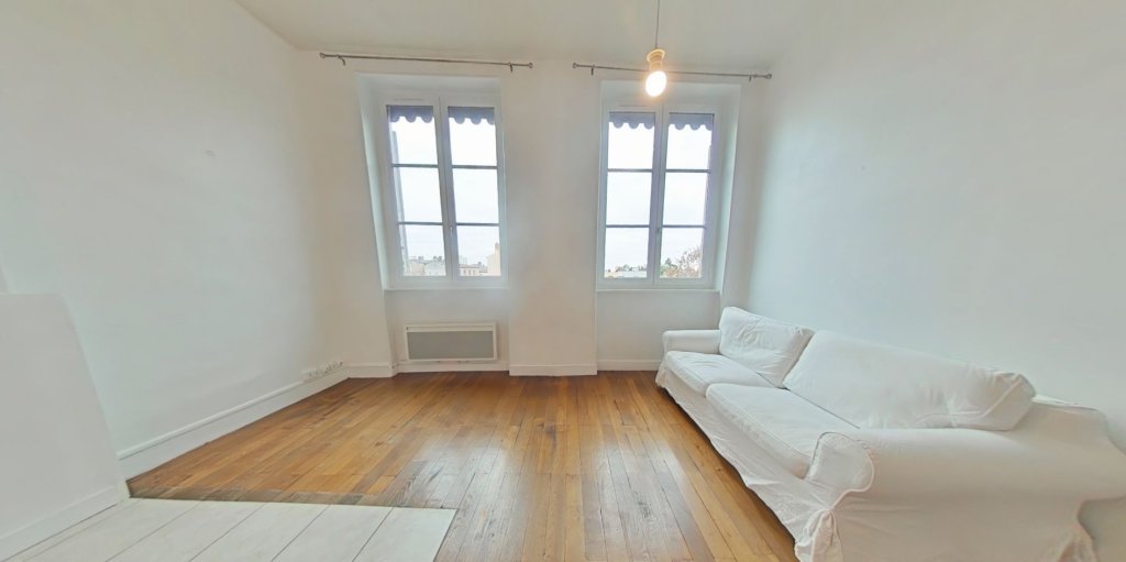 STUDIO A LOUER - LYON 4EME ARRONDISSEMENT Place Croix Rousse-Austerlitz - 38.6 m2 - 580 &euro; charges comprises par mois