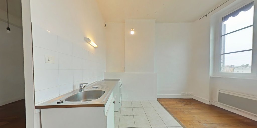 STUDIO A LOUER - LYON 4EME ARRONDISSEMENT Place Croix Rousse-Austerlitz - 38.6 m2 - 580 &euro; charges comprises par mois
