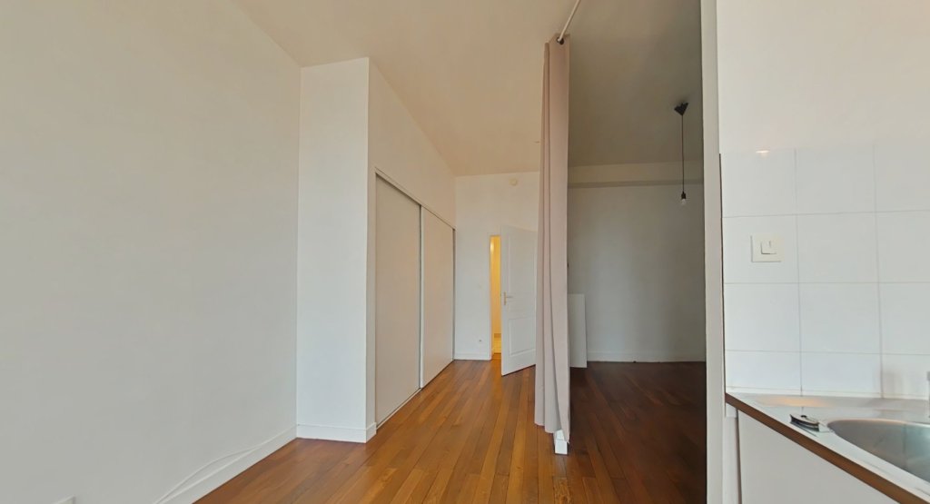 STUDIO A LOUER - LYON 4EME ARRONDISSEMENT Place Croix Rousse-Austerlitz - 38.6 m2 - 580 &euro; charges comprises par mois