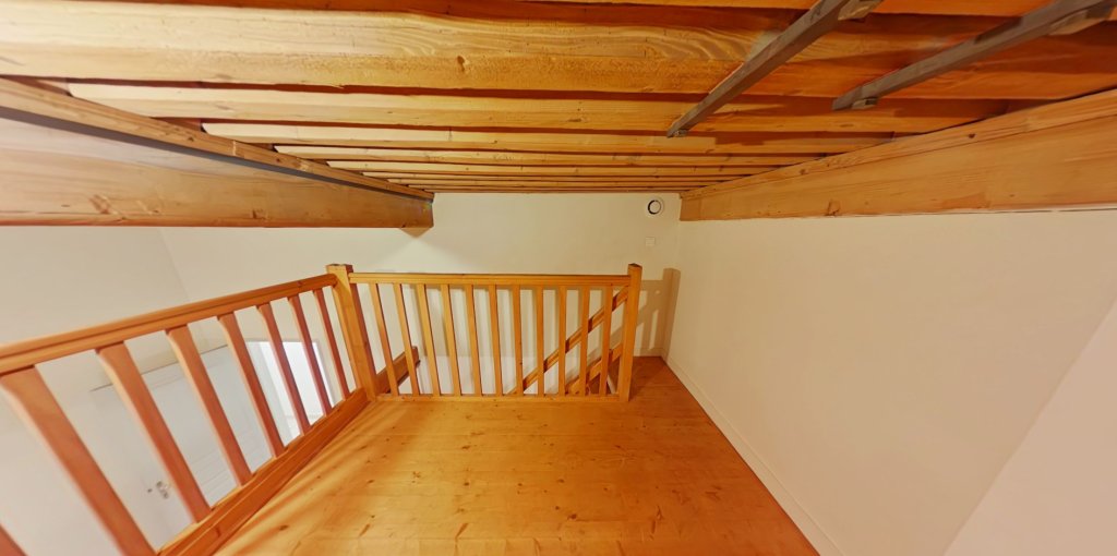 STUDIO A LOUER - LYON 4EME ARRONDISSEMENT Place Croix Rousse-Austerlitz - 32.47 m2 - 630 &euro; charges comprises par mois