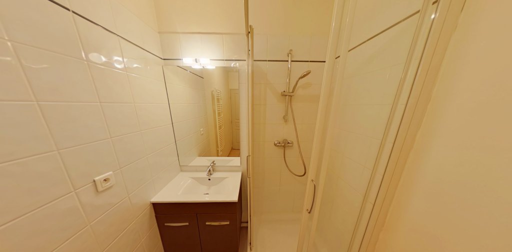 STUDIO A LOUER - LYON 4EME ARRONDISSEMENT Place Croix Rousse-Austerlitz - 32.47 m2 - 630 &euro; charges comprises par mois