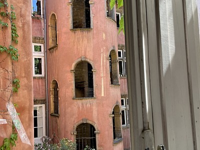 STUDIO A LOUER - LYON 5EME ARRONDISSEMENT Saint-Jean - 49 m2 - 1 190 &euro; charges comprises par mois