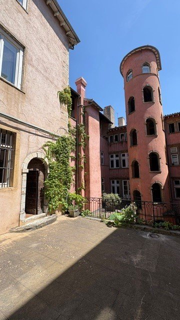 STUDIO A LOUER - LYON 5EME ARRONDISSEMENT Saint-Jean - 49 m2 - 1 190 &euro; charges comprises par mois