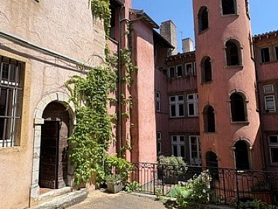 STUDIO A LOUER - LYON 5EME ARRONDISSEMENT Saint-Jean - 49 m2 - 1 190 &euro; charges comprises par mois