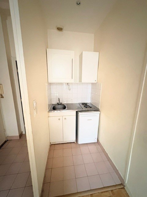 STUDIO A LOUER - LYON 6EME ARRONDISSEMENT l Helvetie - 16.83 m2 - 360 &euro; charges comprises par mois