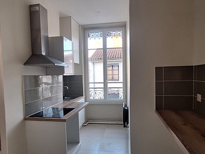 STUDIO A LOUER - LYON 6EME ARRONDISSEMENT Les Brotteaux - 45.76 m2 - 885 € charges comprises par mois