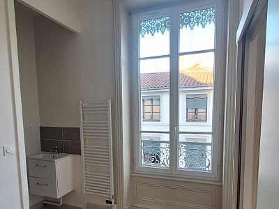 STUDIO A LOUER - LYON 6EME ARRONDISSEMENT Les Brotteaux - 45.76 m2 - 885 € charges comprises par mois