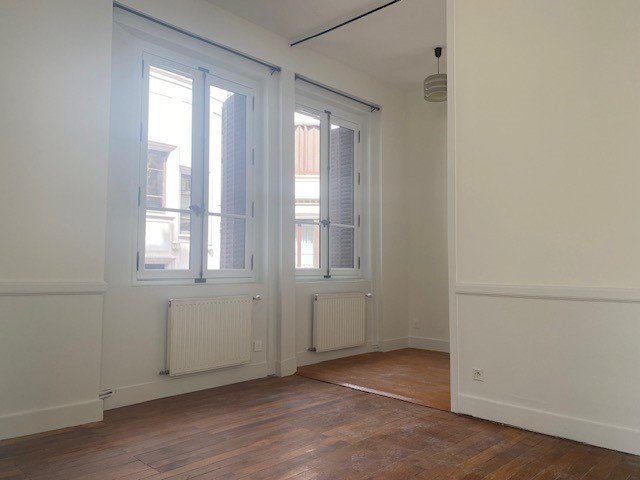 STUDIO A LOUER - LYON 6EME ARRONDISSEMENT Moliere - 28.16 m2 - 650 &euro; charges comprises par mois