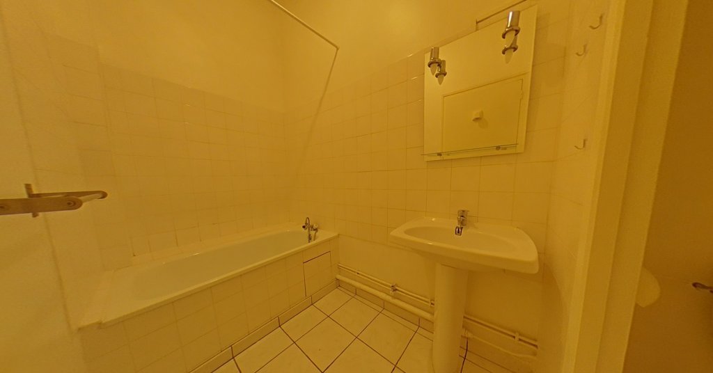 STUDIO A LOUER - LYON 6EME ARRONDISSEMENT Bossuet Ney - 32.52 m2 - 675 &euro; charges comprises par mois