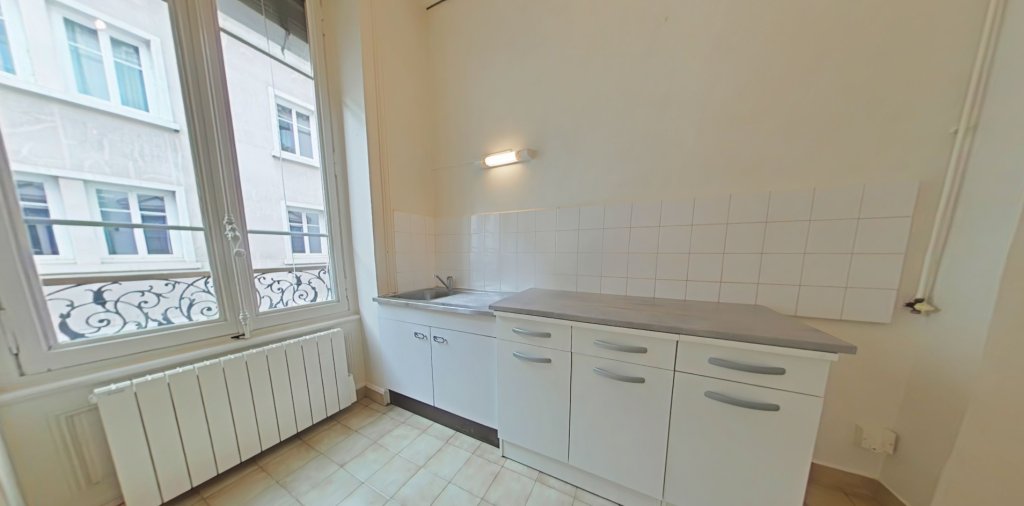 STUDIO A LOUER - LYON 6EME ARRONDISSEMENT J. Recamier - 43.36 m2 - 762 &euro; charges comprises par mois