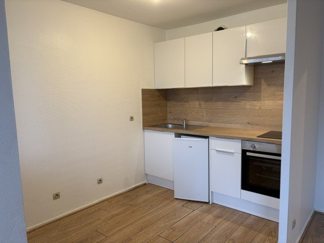STUDIO A LOUER - LYON 7EME ARRONDISSEMENT Tony Garnier - 32.5 m2 - 580 &euro; charges comprises par mois