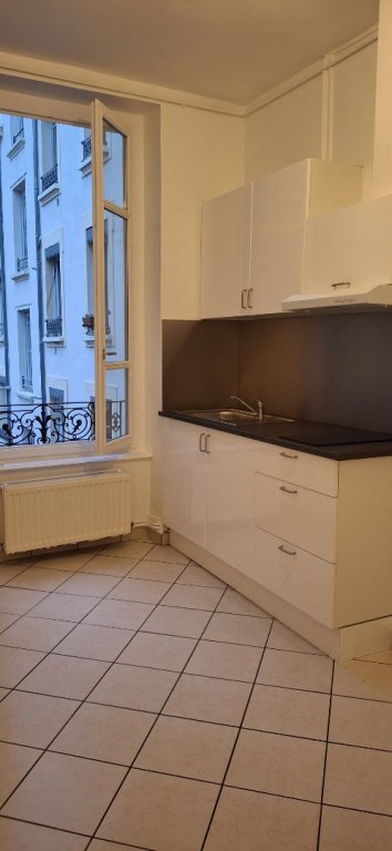 STUDIO A LOUER - LYON 7EME ARRONDISSEMENT Pasteur - 51.78 m2 - 825�&euro; charges comprises par mois