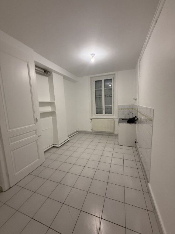 STUDIO A LOUER - LYON 7EME ARRONDISSEMENT Stalingrad - 48.01 m2 - 770 &euro; charges comprises par mois