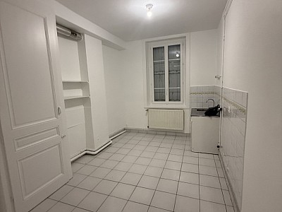 STUDIO A LOUER - LYON 7EME ARRONDISSEMENT Stalingrad - 48.01 m2 - 770 € charges comprises par mois