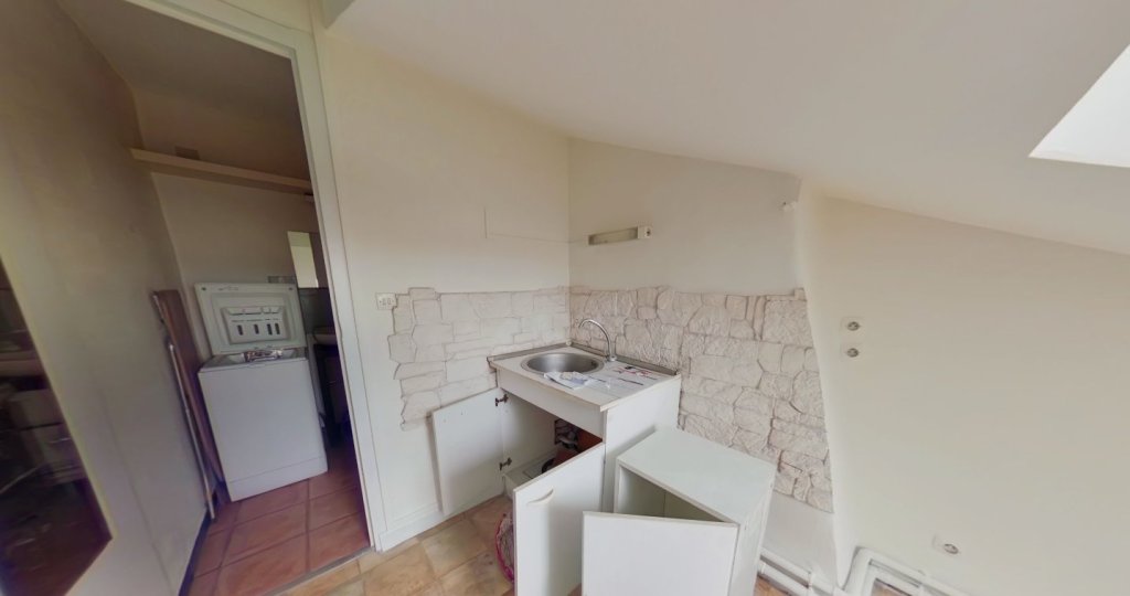 STUDIO A LOUER - LYON 7EME ARRONDISSEMENT Saint-Michel - 25.7 m2 - 490 € charges comprises par mois