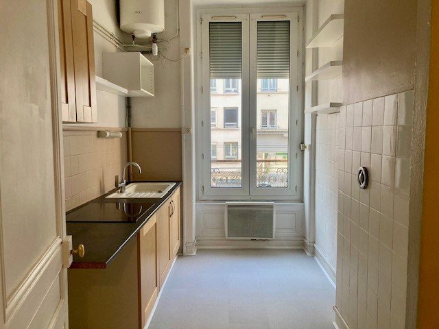 STUDIO A LOUER - LYON 7EME ARRONDISSEMENT Jean-Mace - 34.11 m2 - 680�&euro; charges comprises par mois