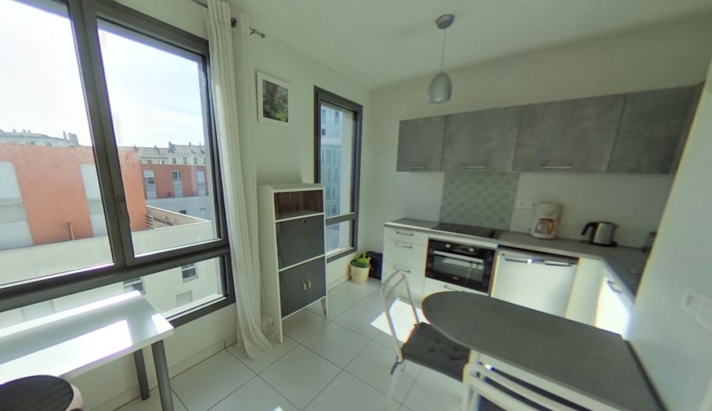 STUDIO A LOUER - LYON 7EME ARRONDISSEMENT Yves Farges - 27.6 m2 - 660 &euro; charges comprises par mois