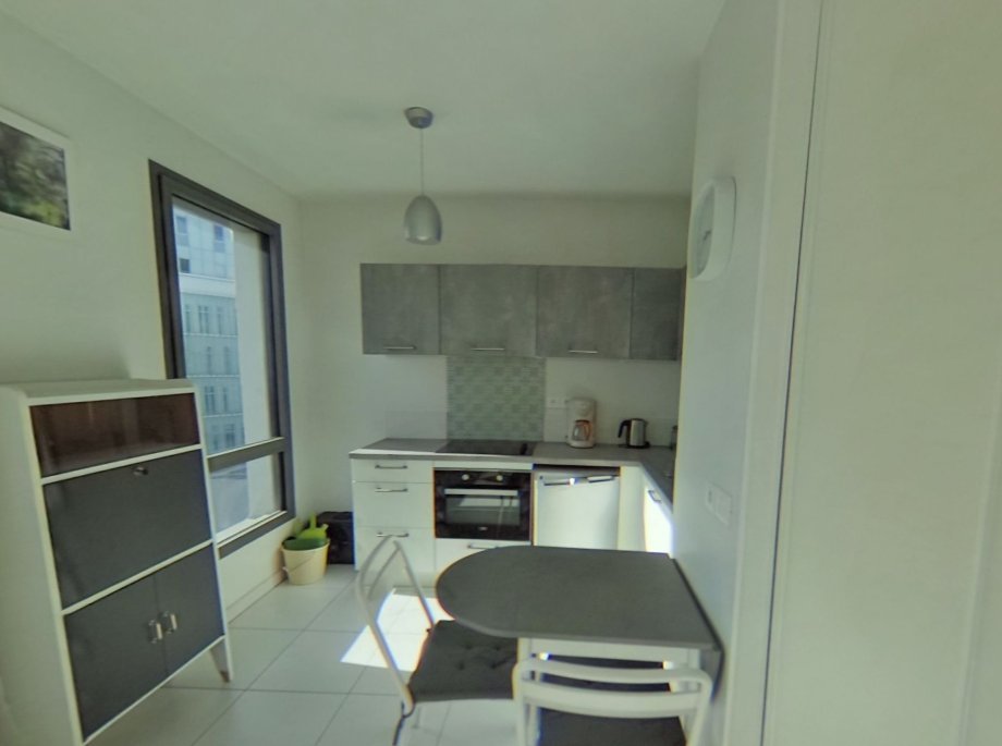 STUDIO A LOUER - LYON 7EME ARRONDISSEMENT Yves Farges - 27.6 m2 - 660 &euro; charges comprises par mois