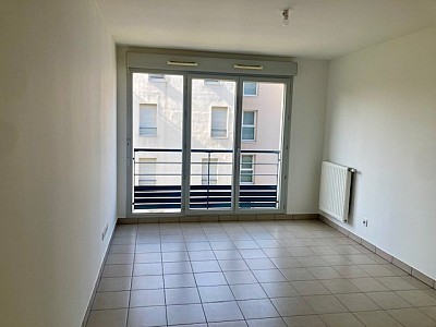 STUDIO A LOUER - VENISSIEUX Centre-Ville - 28.47 m2 - 526�&euro; charges comprises par mois