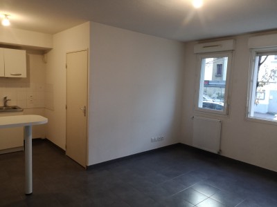 STUDIO A LOUER - VILLEURBANNE - 26,56 m2 - 555,86 € charges comprises par mois