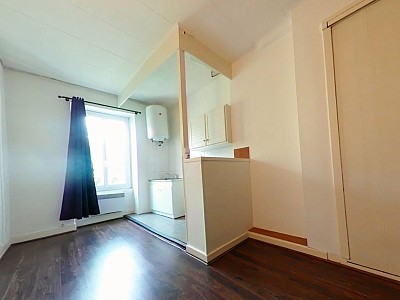 STUDIO A LOUER - VILLEURBANNE Espace-Central - 29.3 m2 - 540 € charges comprises par mois