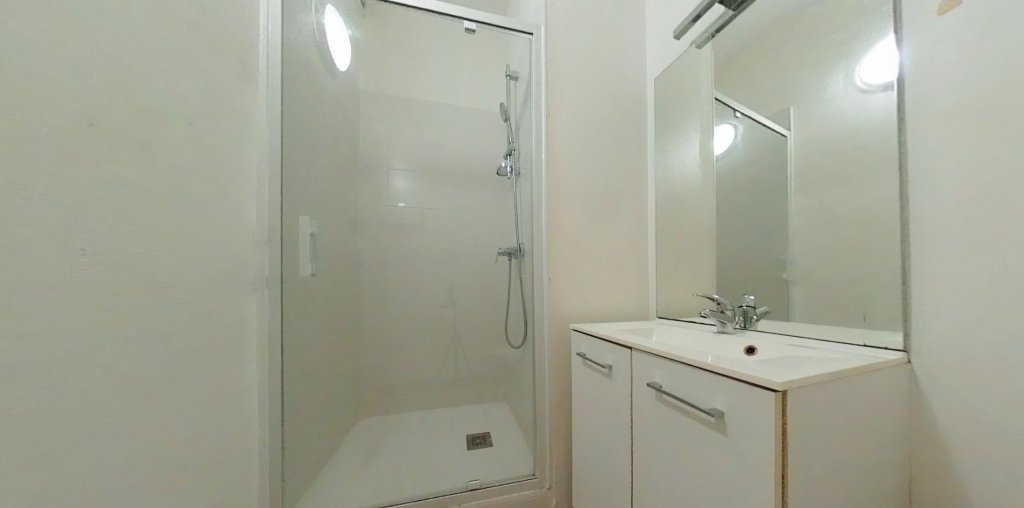 STUDIO A LOUER - VILLEURBANNE Espace-Central - 29.3 m2 - 540 &euro; charges comprises par mois