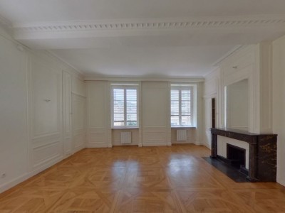 APPARTEMENT T1 A LOUER - LYON 1ER ARRONDISSEMENT - 50,82 m2 - 790 € charges comprises par mois