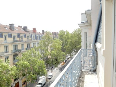 APPARTEMENT T1 A LOUER - LYON 7EME ARRONDISSEMENT - 50.54 m2 - 880 € charges comprises par mois