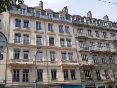 APPARTEMENT T1 A LOUER - LYON 7EME ARRONDISSEMENT - 50.54 m2 - 880 € charges comprises par mois