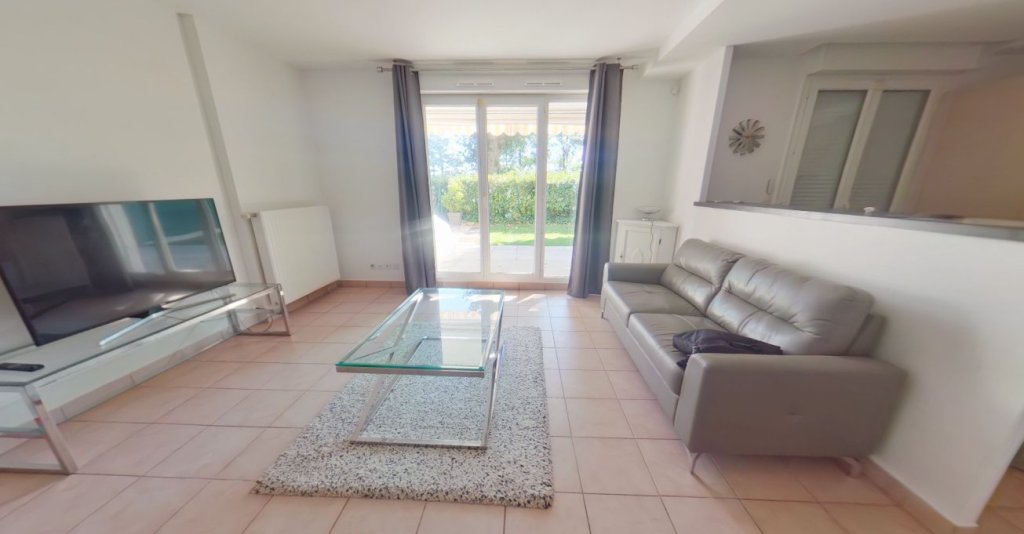 APPARTEMENT T2 A LOUER - CHAMPAGNE AU MONT D OR Centre - 70.07 m2 - 1 180 &euro; charges comprises par mois