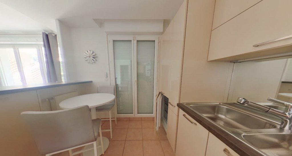 APPARTEMENT T2 A LOUER - CHAMPAGNE AU MONT D OR Centre - 70.07 m2 - 1 180 &euro; charges comprises par mois